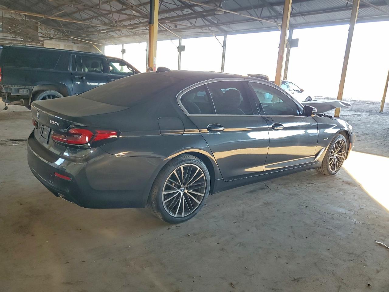 2023 BMW 530E photo 3