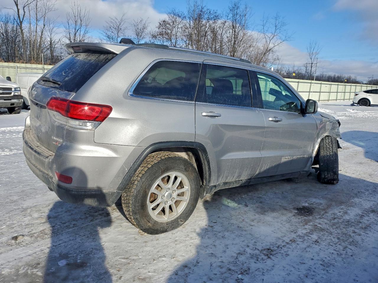 2020 JEEP GRAND CHEROKEE LAREDO photo 3