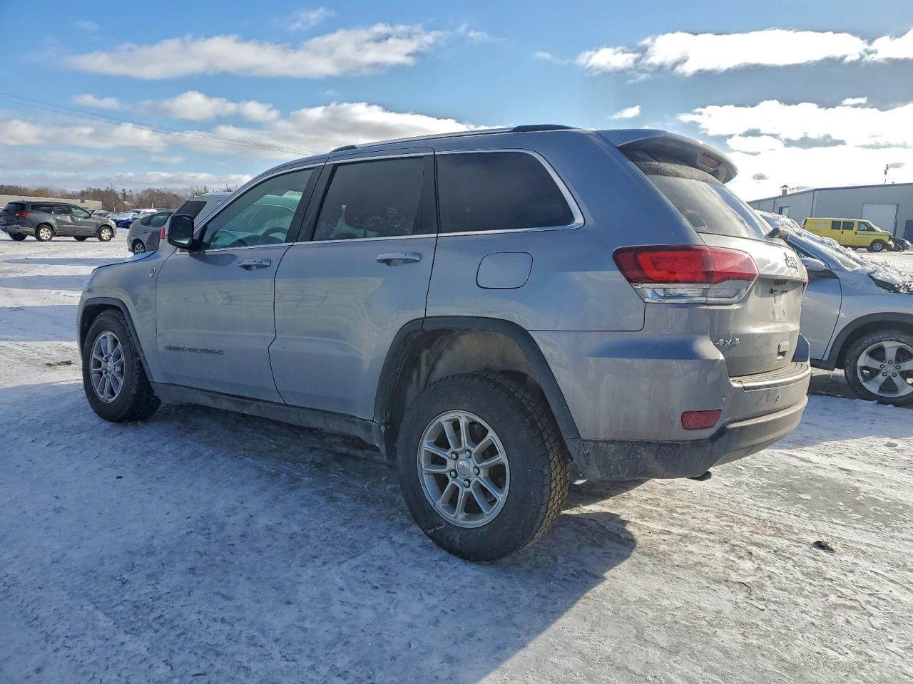 2020 JEEP GRAND CHEROKEE LAREDO photo 2