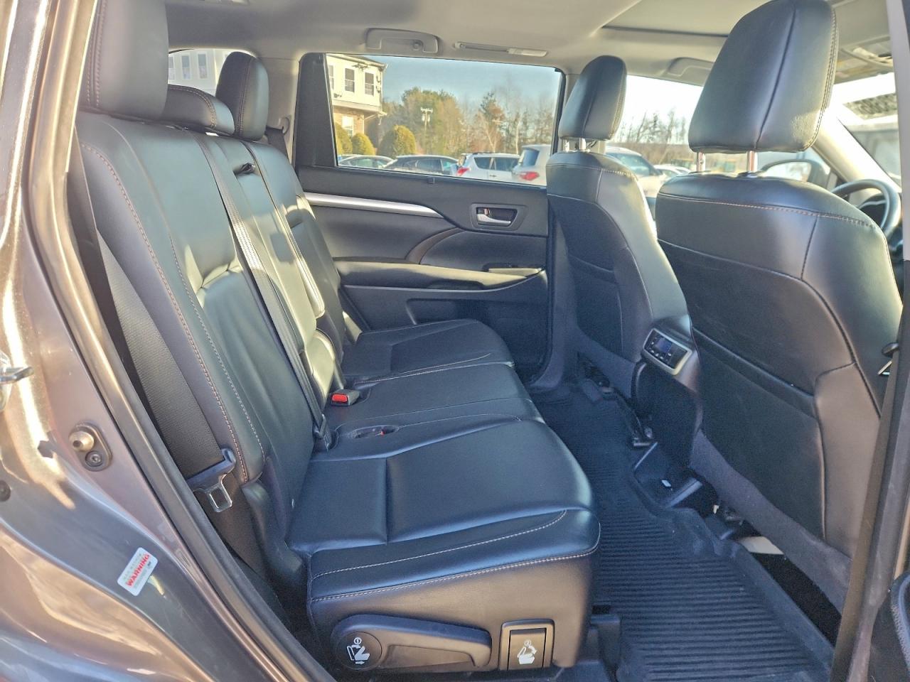 2016 TOYOTA HIGHLANDER XLE photo 11