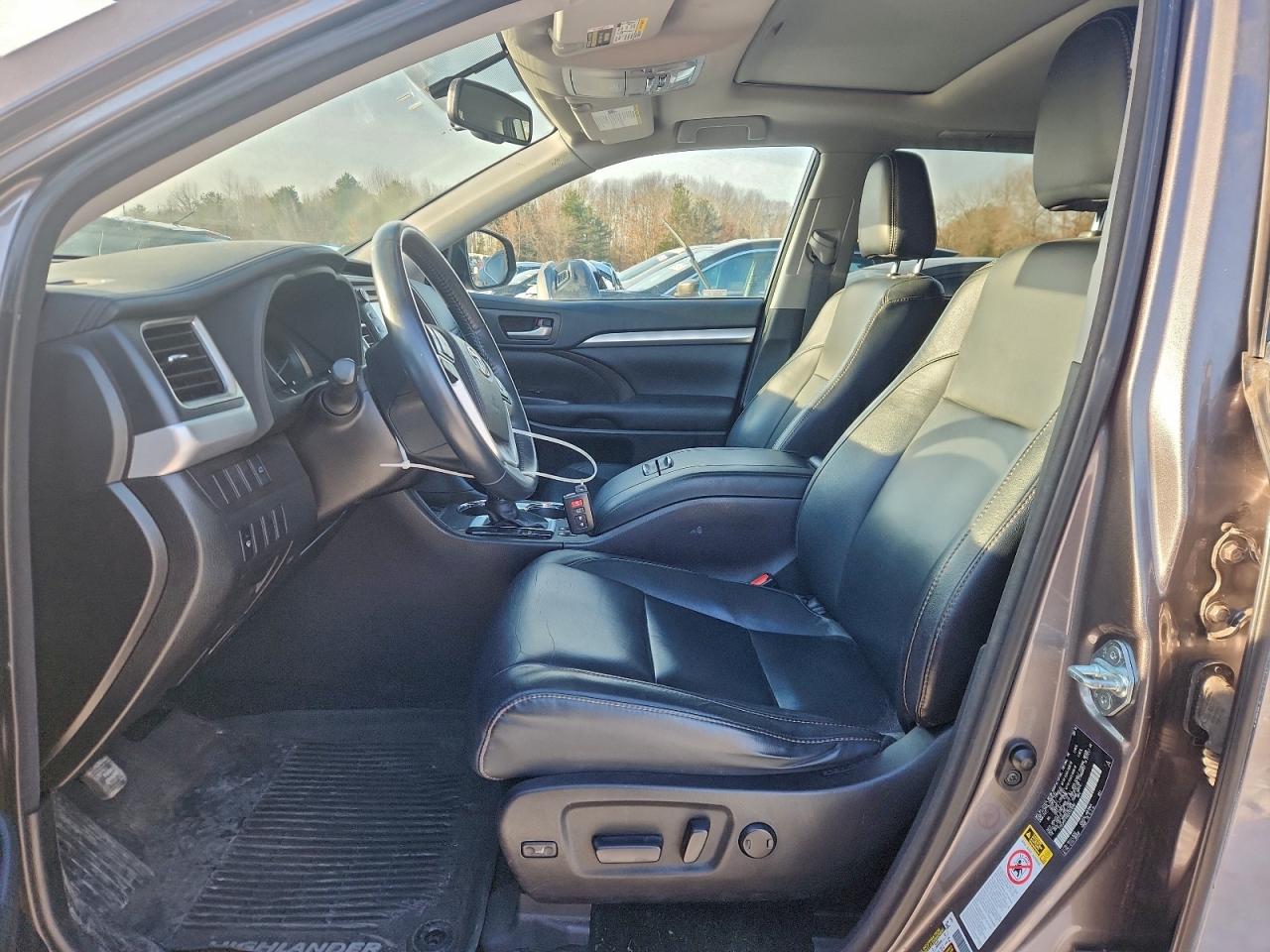 2016 TOYOTA HIGHLANDER XLE photo 7
