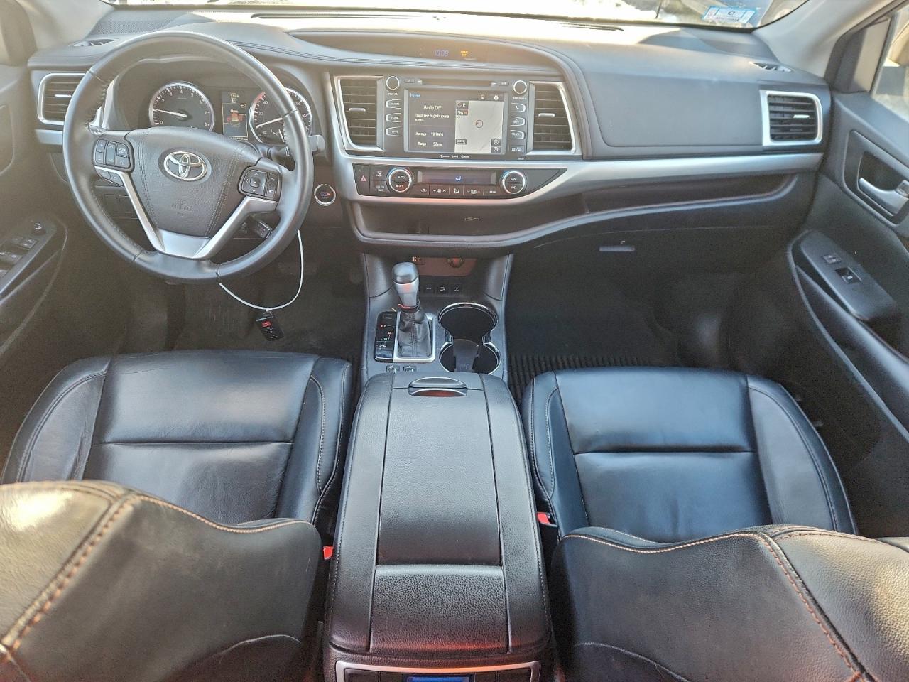 2016 TOYOTA HIGHLANDER XLE photo 8