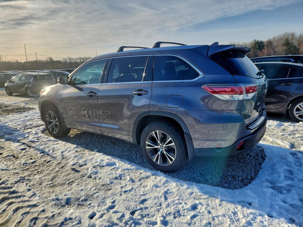 2016 TOYOTA HIGHLANDER XLE photo 2