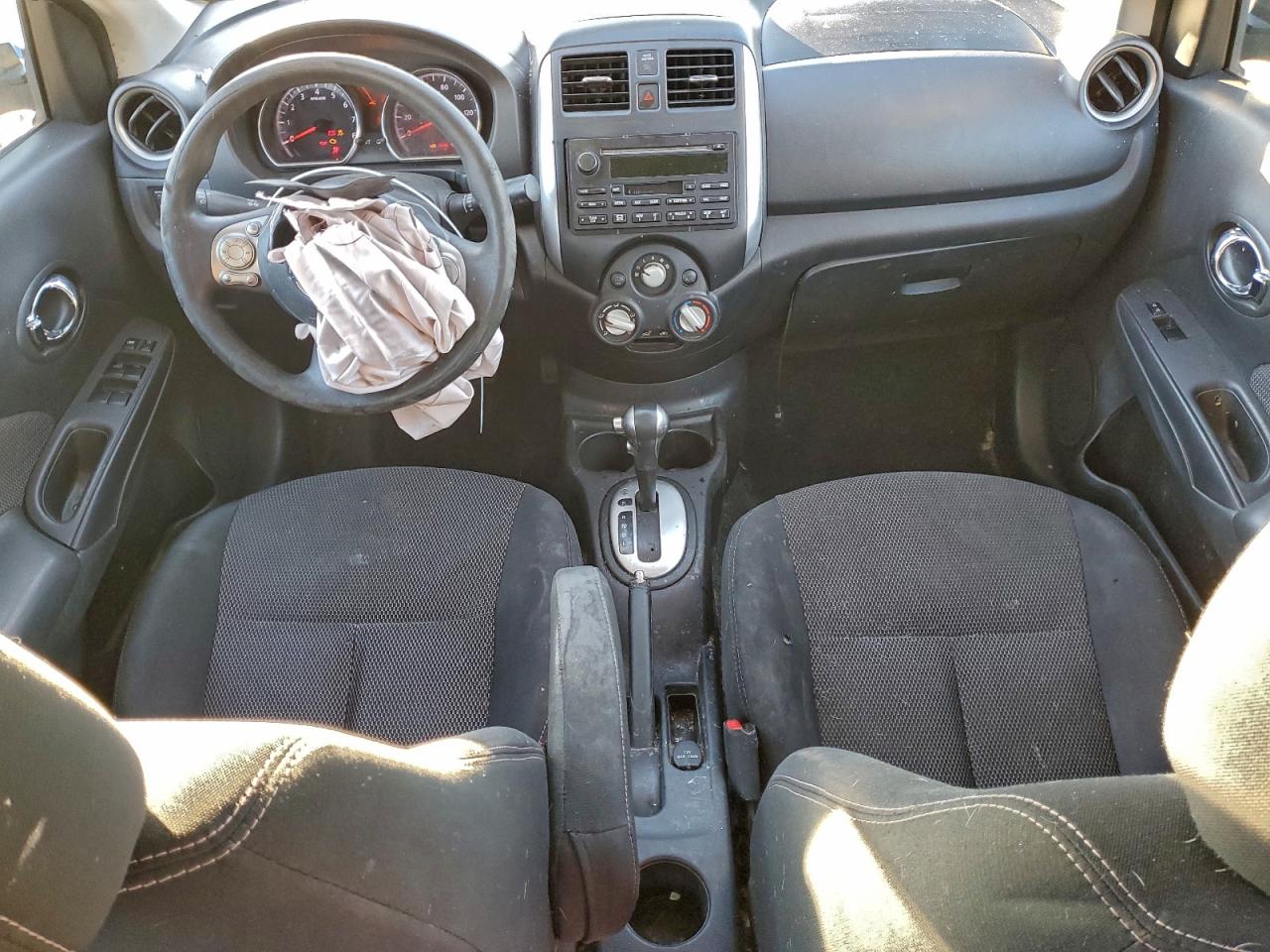 2014 NISSAN VERSA S photo 8