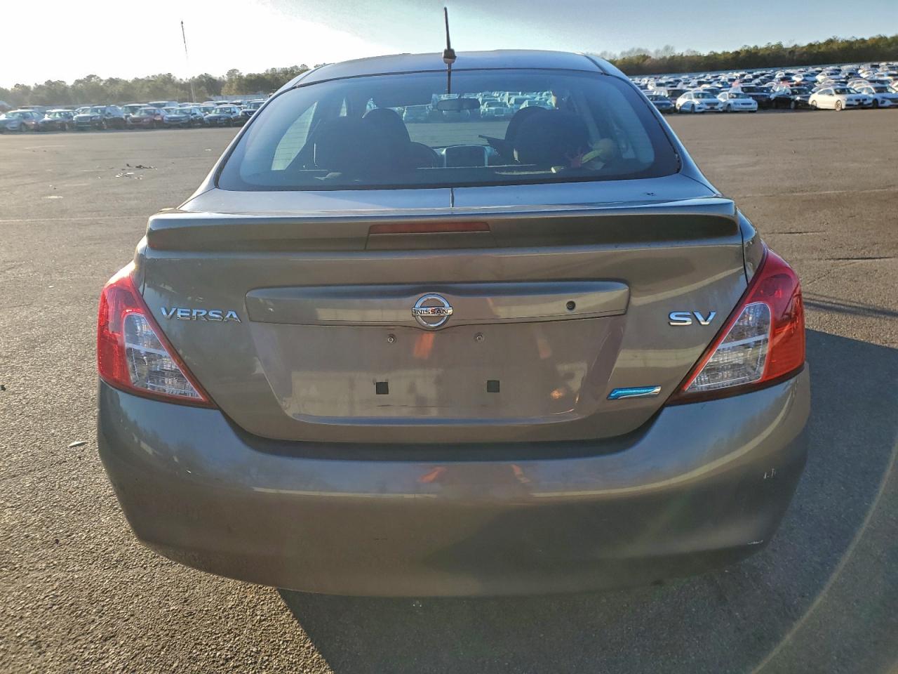 2014 NISSAN VERSA S photo 6