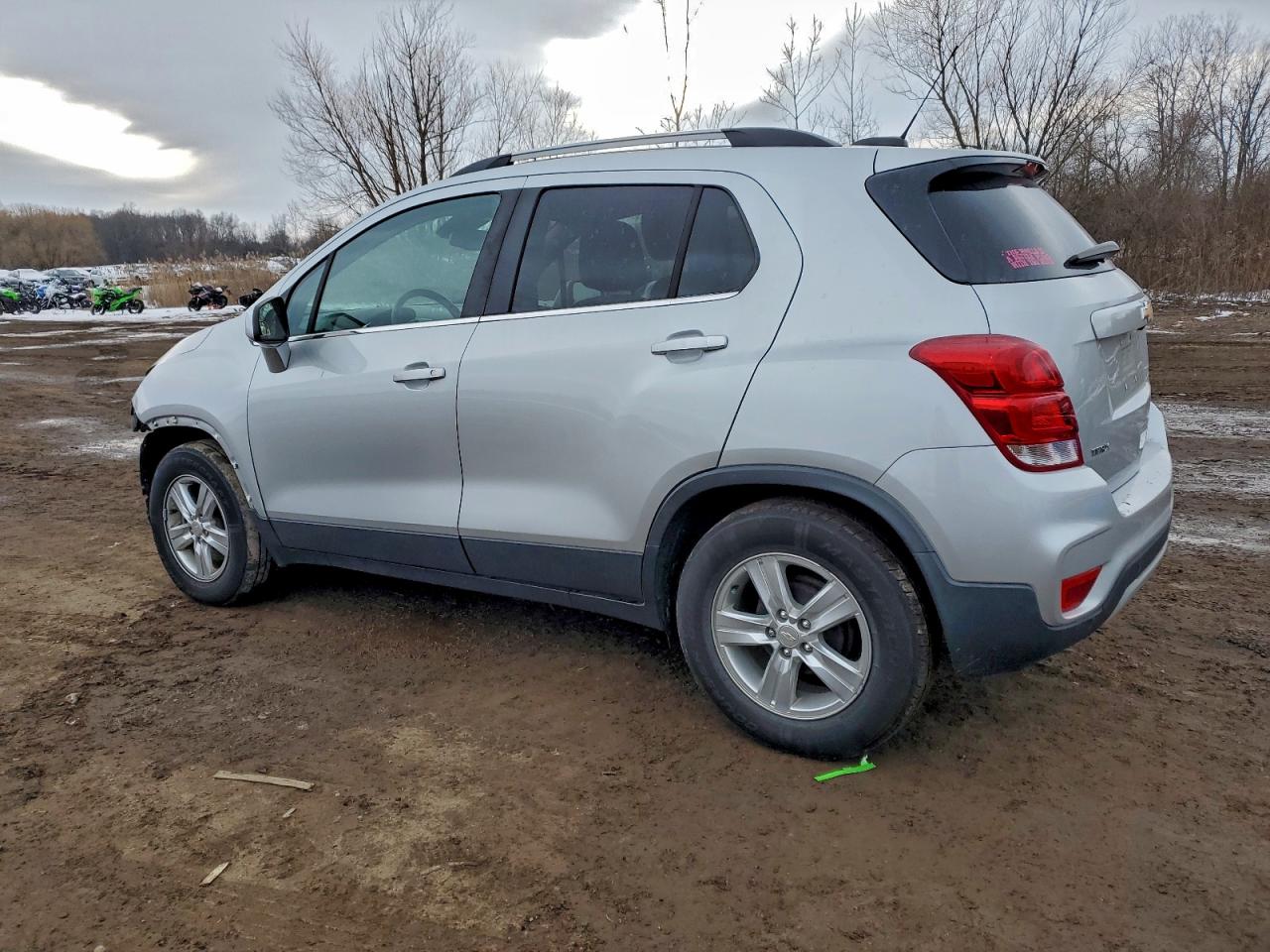 2019 CHEVROLET TRAX 1LT photo 2