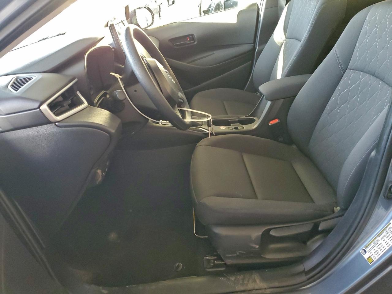 2025 TOYOTA COROLLA LE photo 7