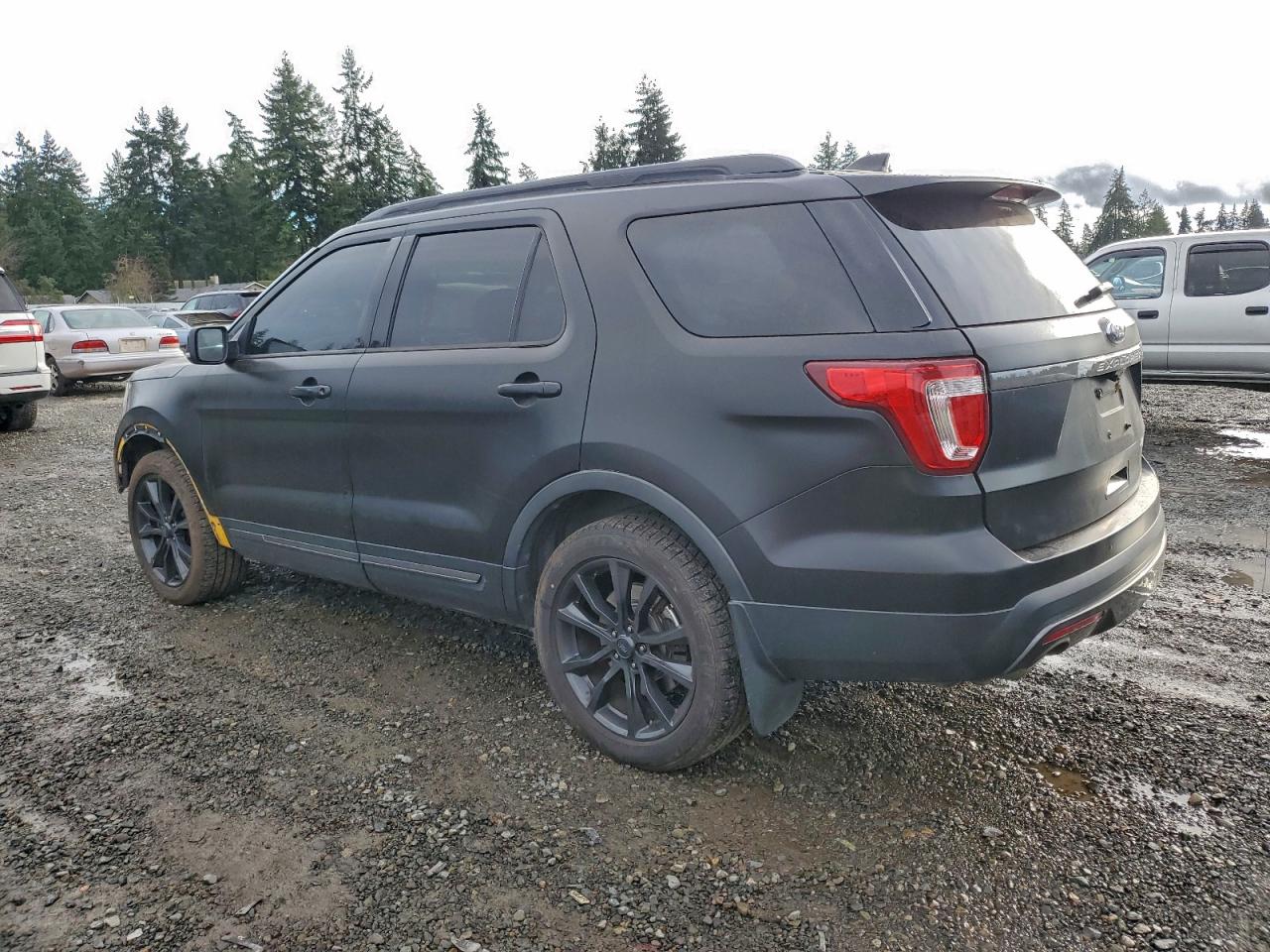2017 FORD EXPLORER XLT photo 4