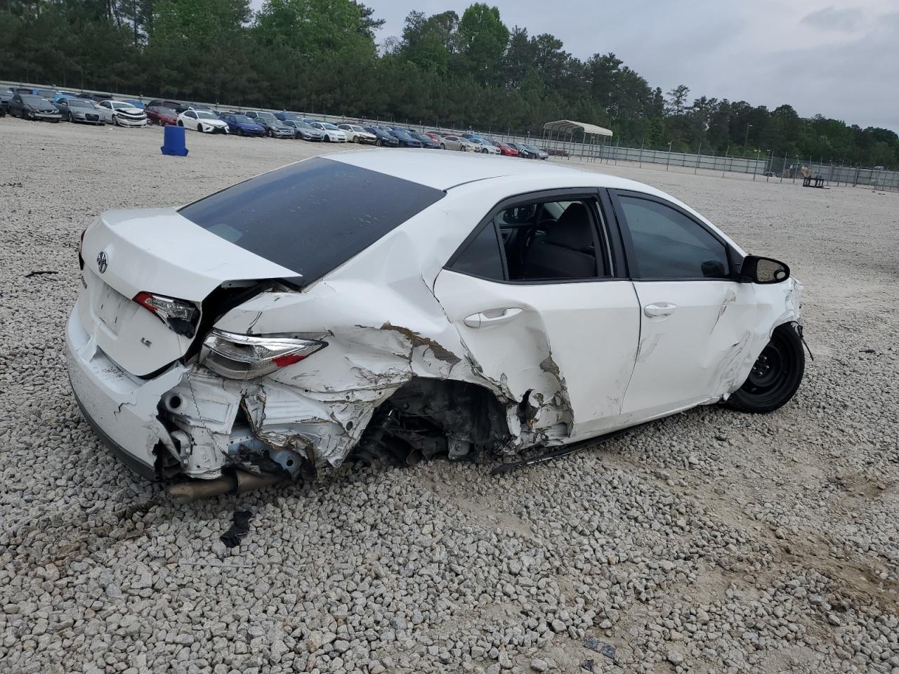 2015 TOYOTA COROLLA LE photo 3