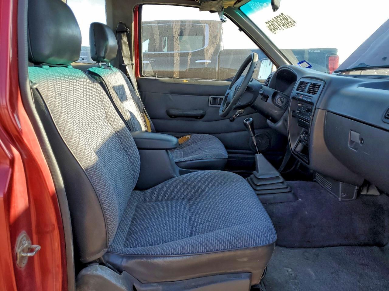 1996 NISSAN TRUCK photo 7