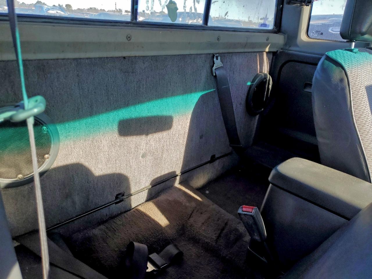 1996 NISSAN TRUCK photo 10