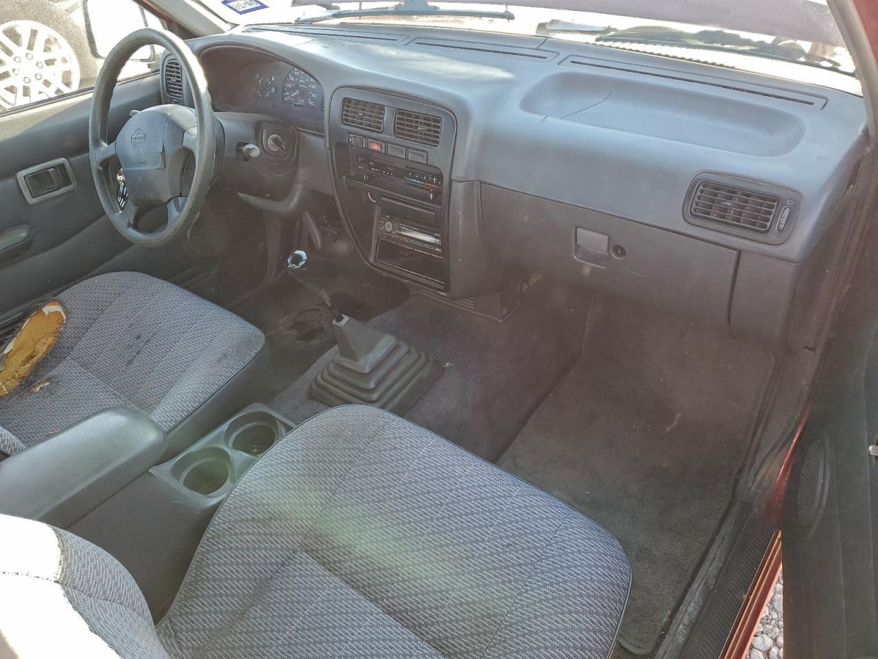 1996 NISSAN TRUCK photo 8