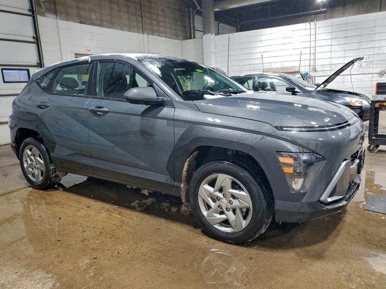 2025 HYUNDAI KONA SE photo 4