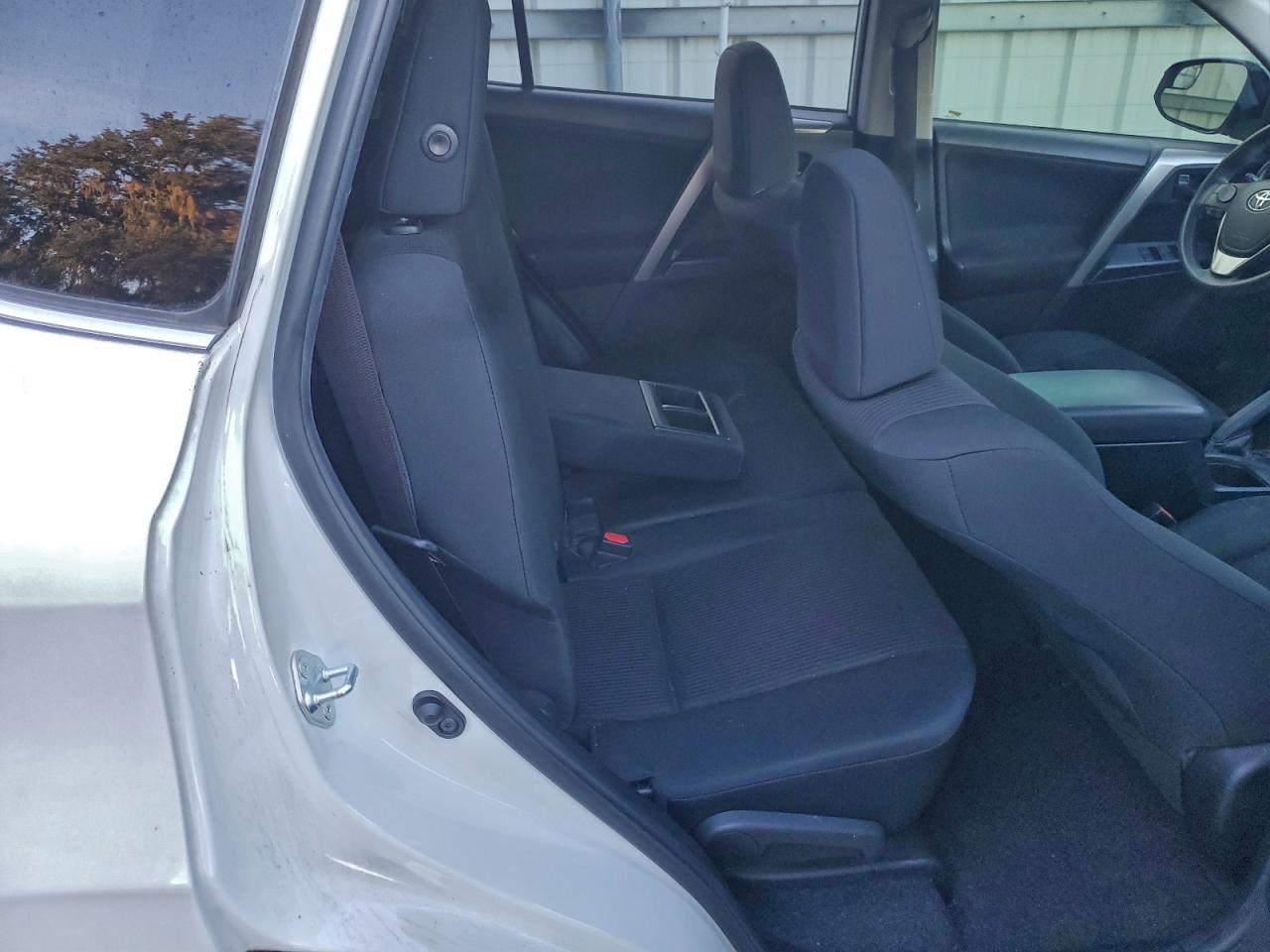 2018 TOYOTA RAV4 LE photo 11