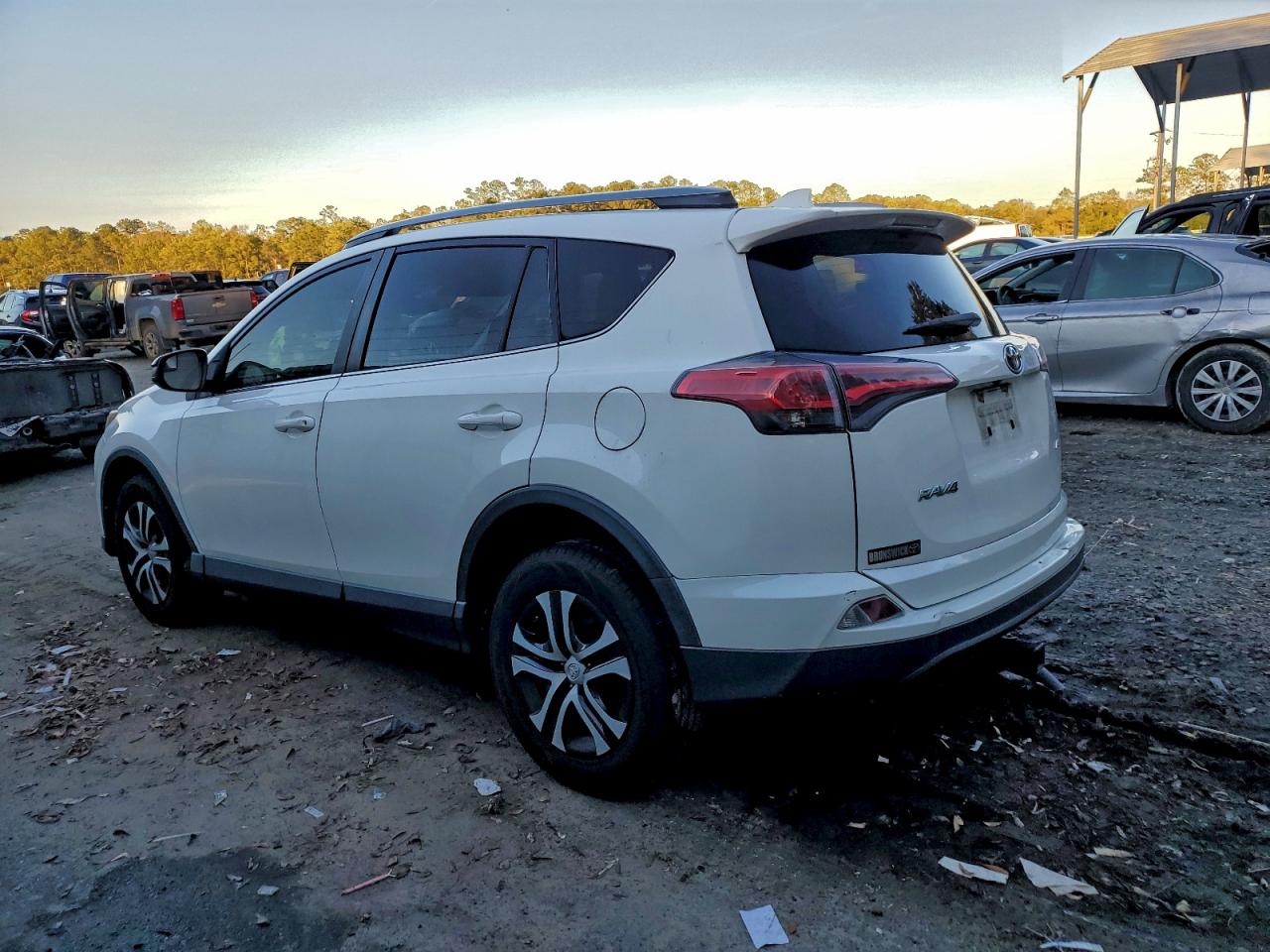 2018 TOYOTA RAV4 LE photo 2