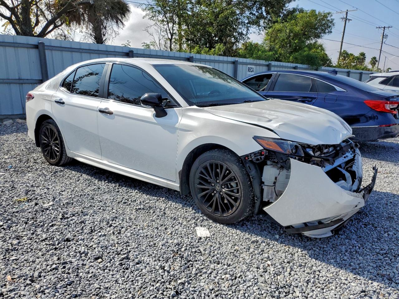 2022 TOYOTA CAMRY SE photo 4