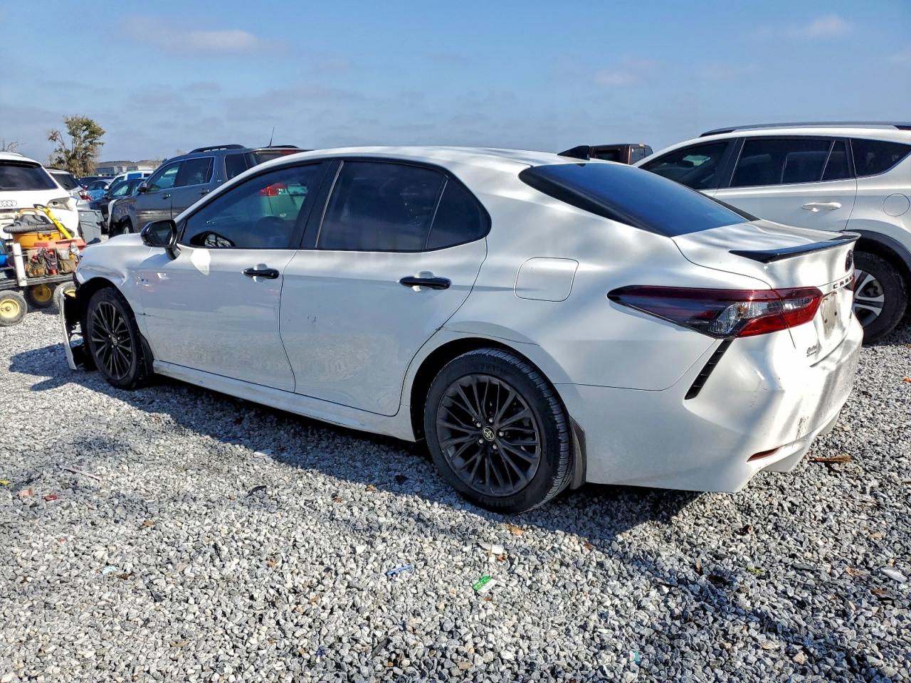 2022 TOYOTA CAMRY SE photo 2