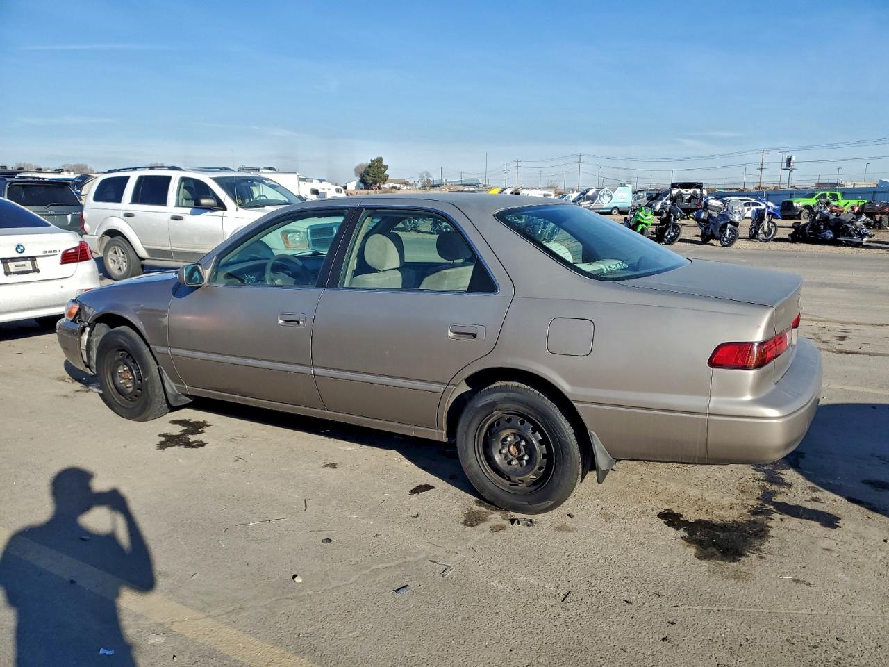 1999 TOYOTA CAMRY LE photo 2