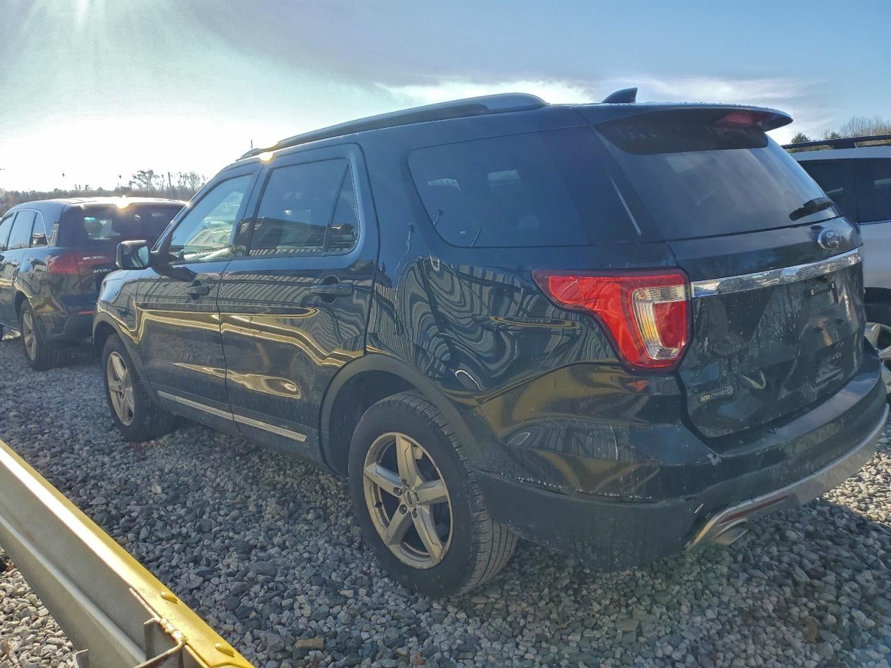 2017 FORD EXPLORER XLT photo 2