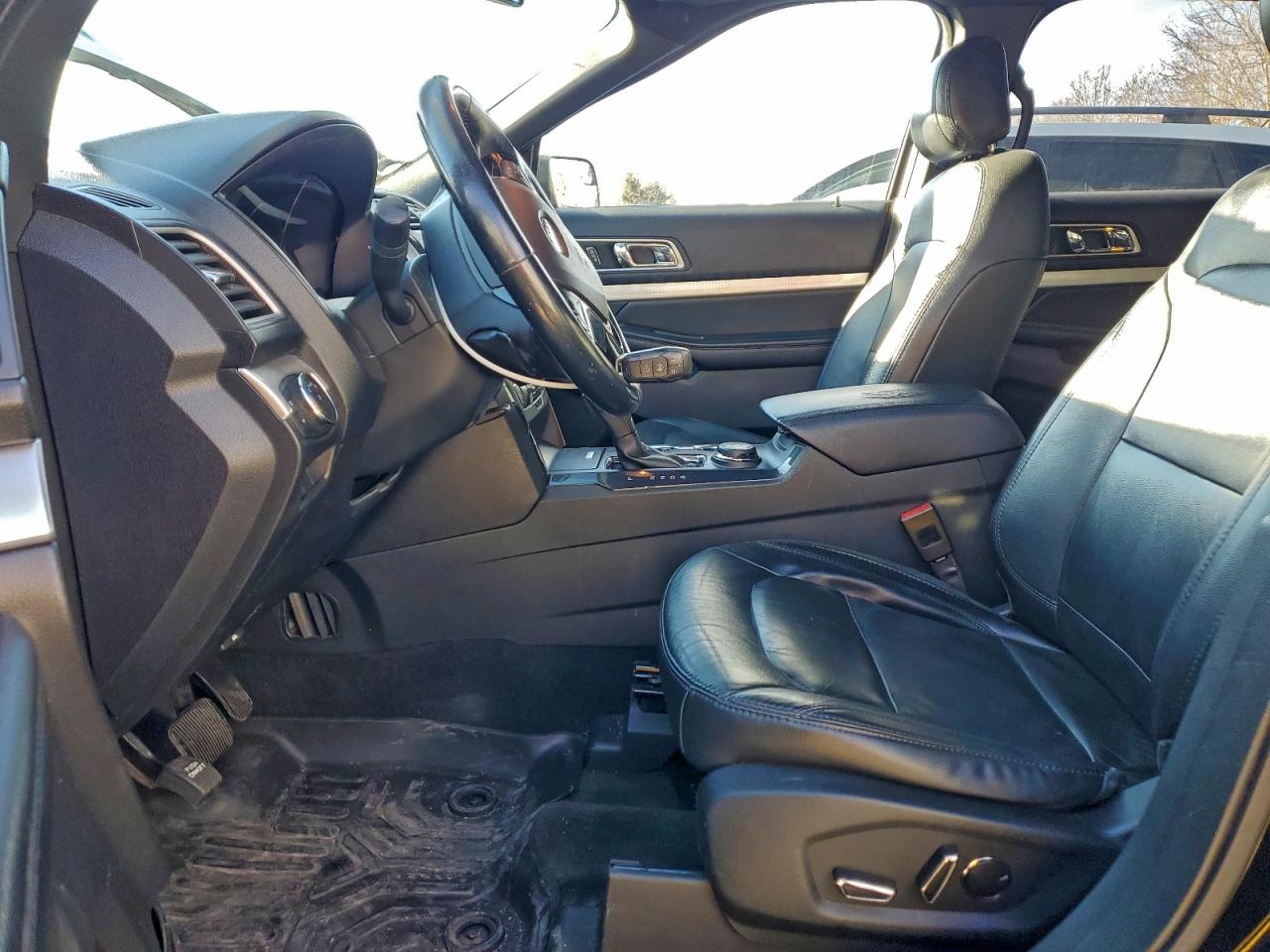 2017 FORD EXPLORER XLT photo 7