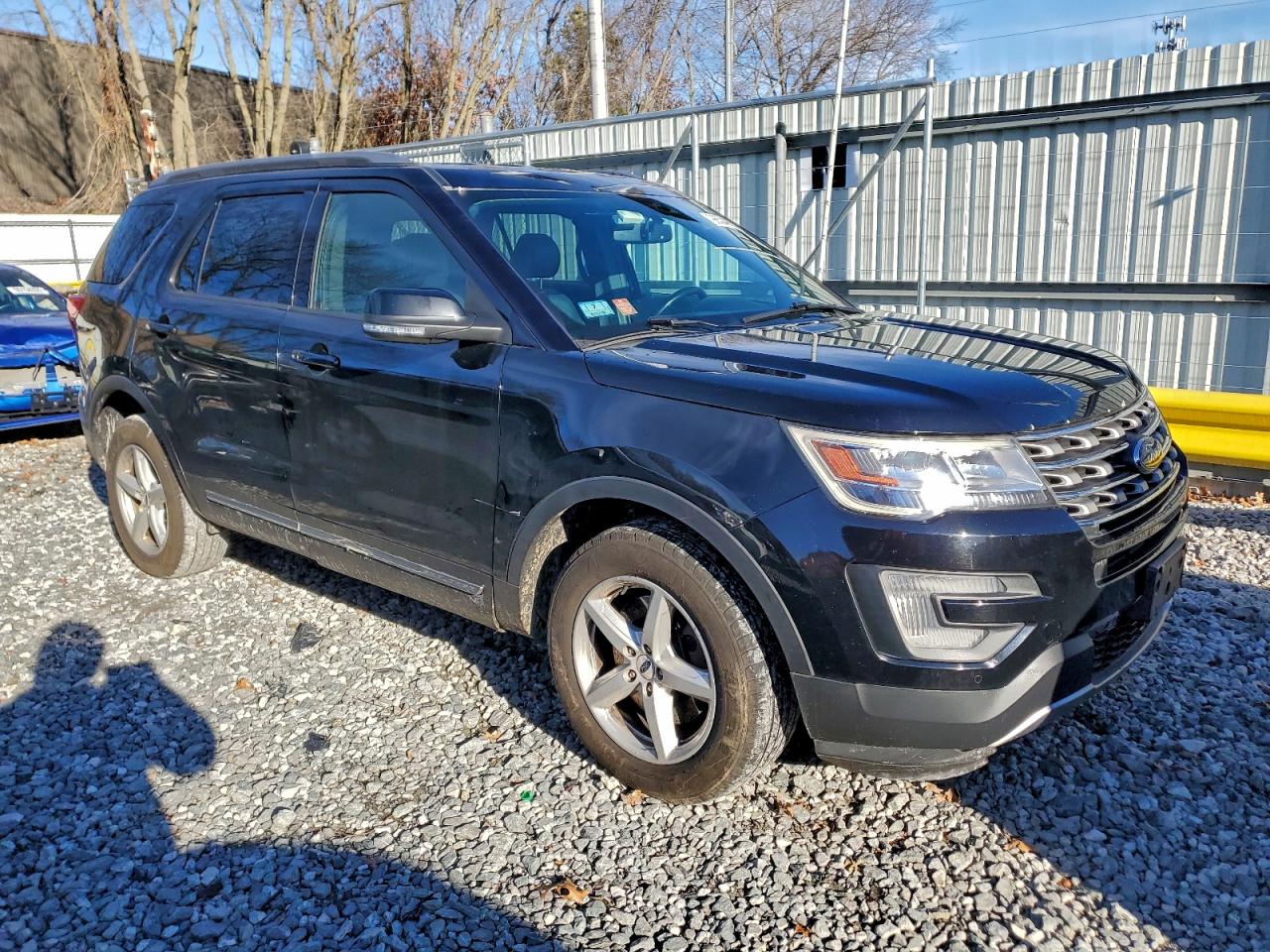 2017 FORD EXPLORER XLT photo 4