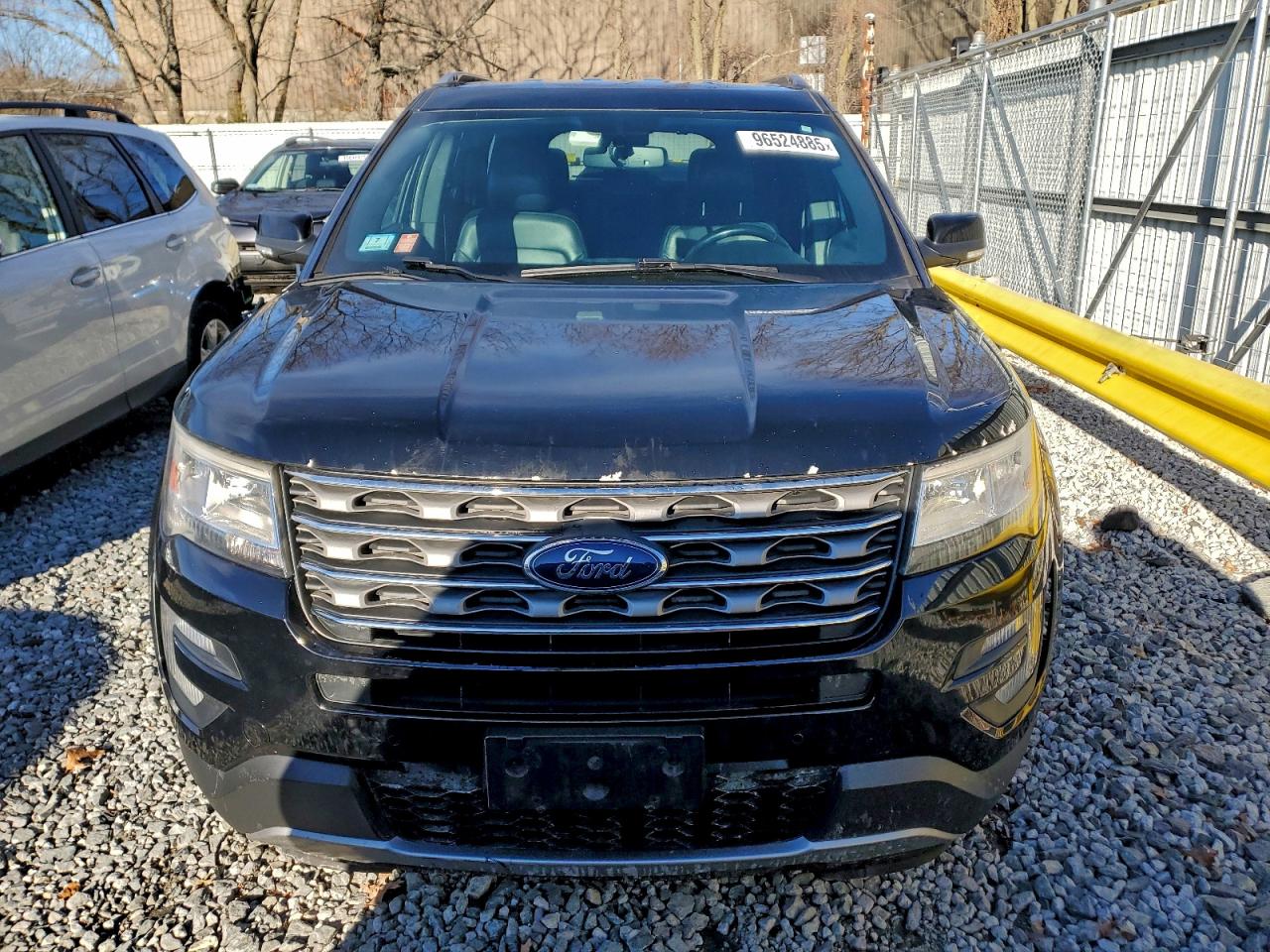 2017 FORD EXPLORER XLT photo 5