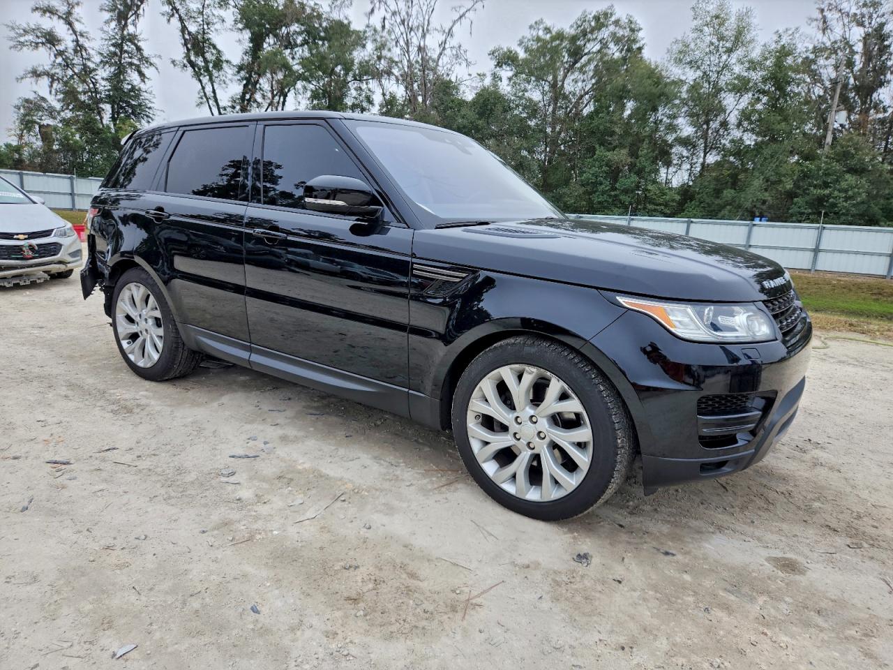 2017 LAND ROVER RANGE ROVER SPORT SE photo 4