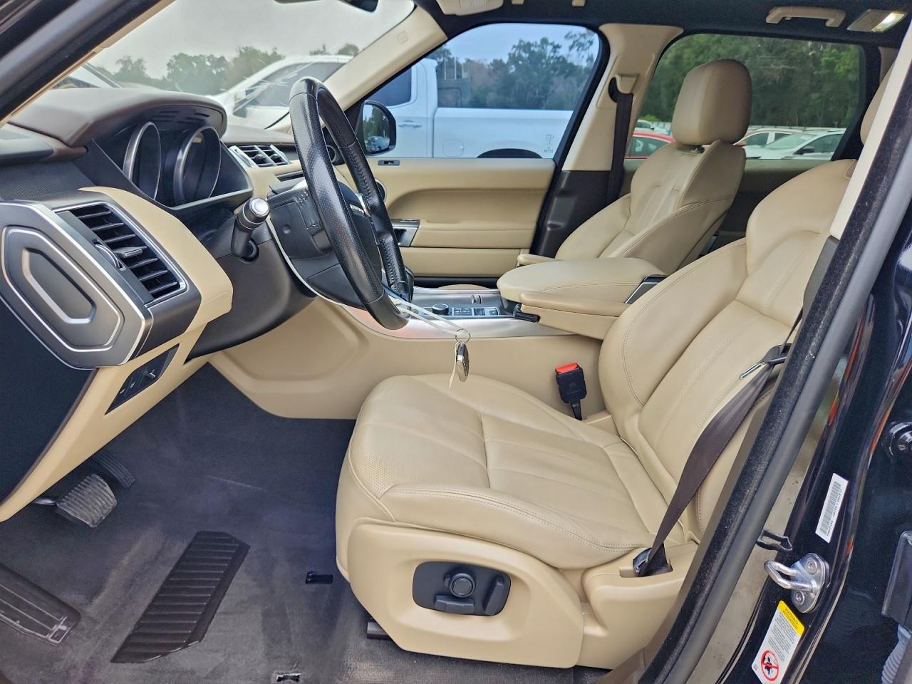 2017 LAND ROVER RANGE ROVER SPORT SE photo 7