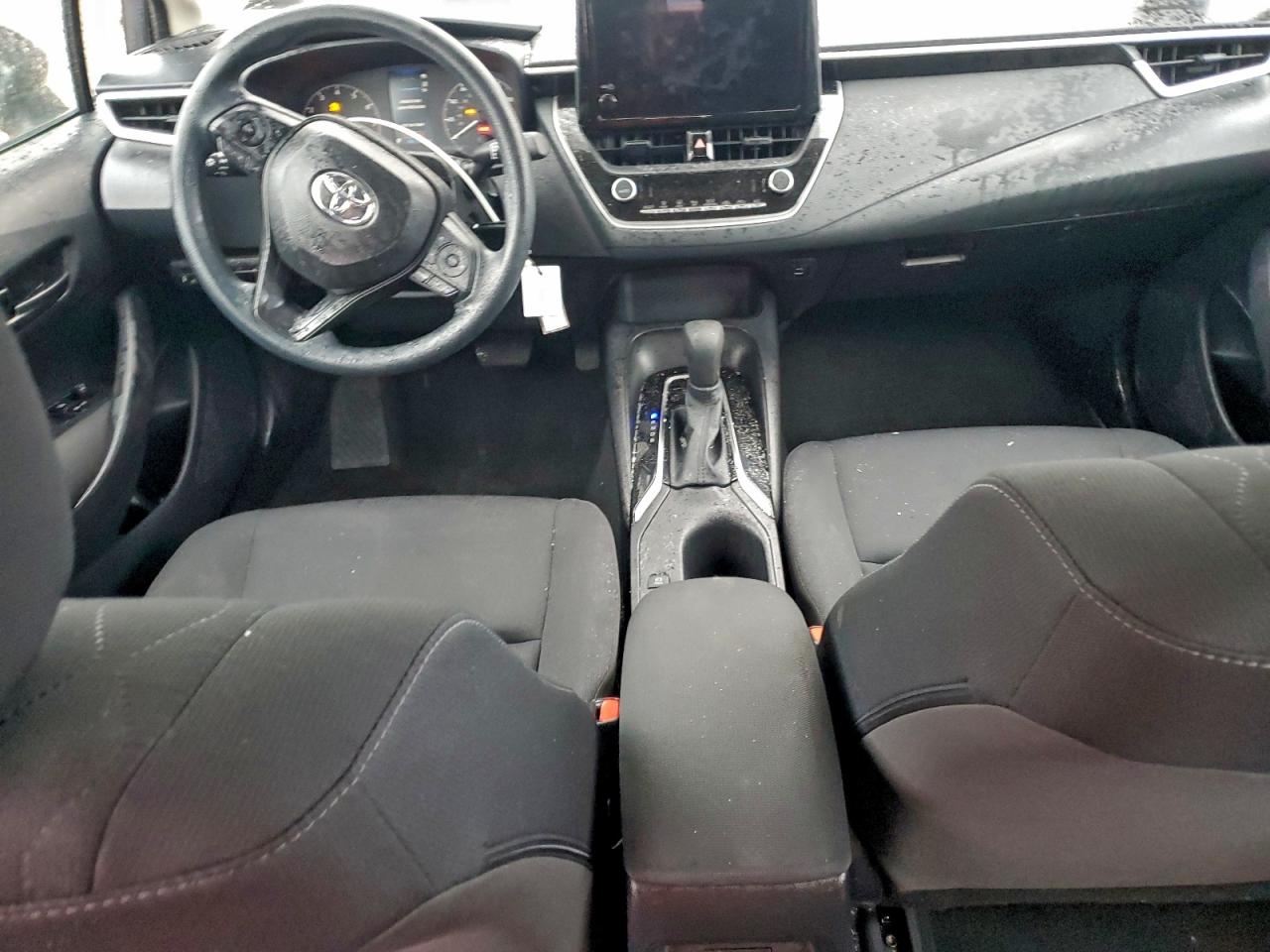 2025 TOYOTA COROLLA LE photo 8