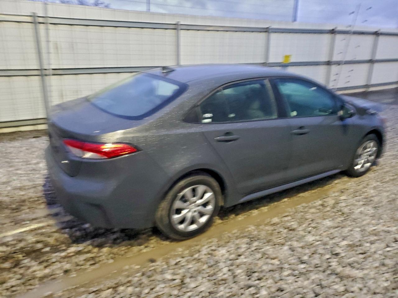 2025 TOYOTA COROLLA LE photo 3