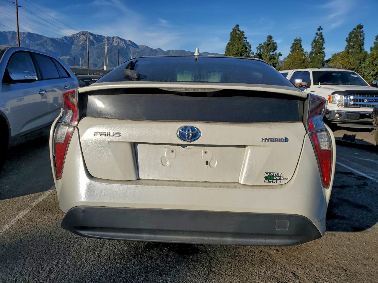 2016 TOYOTA PRIUS THREE photo 6