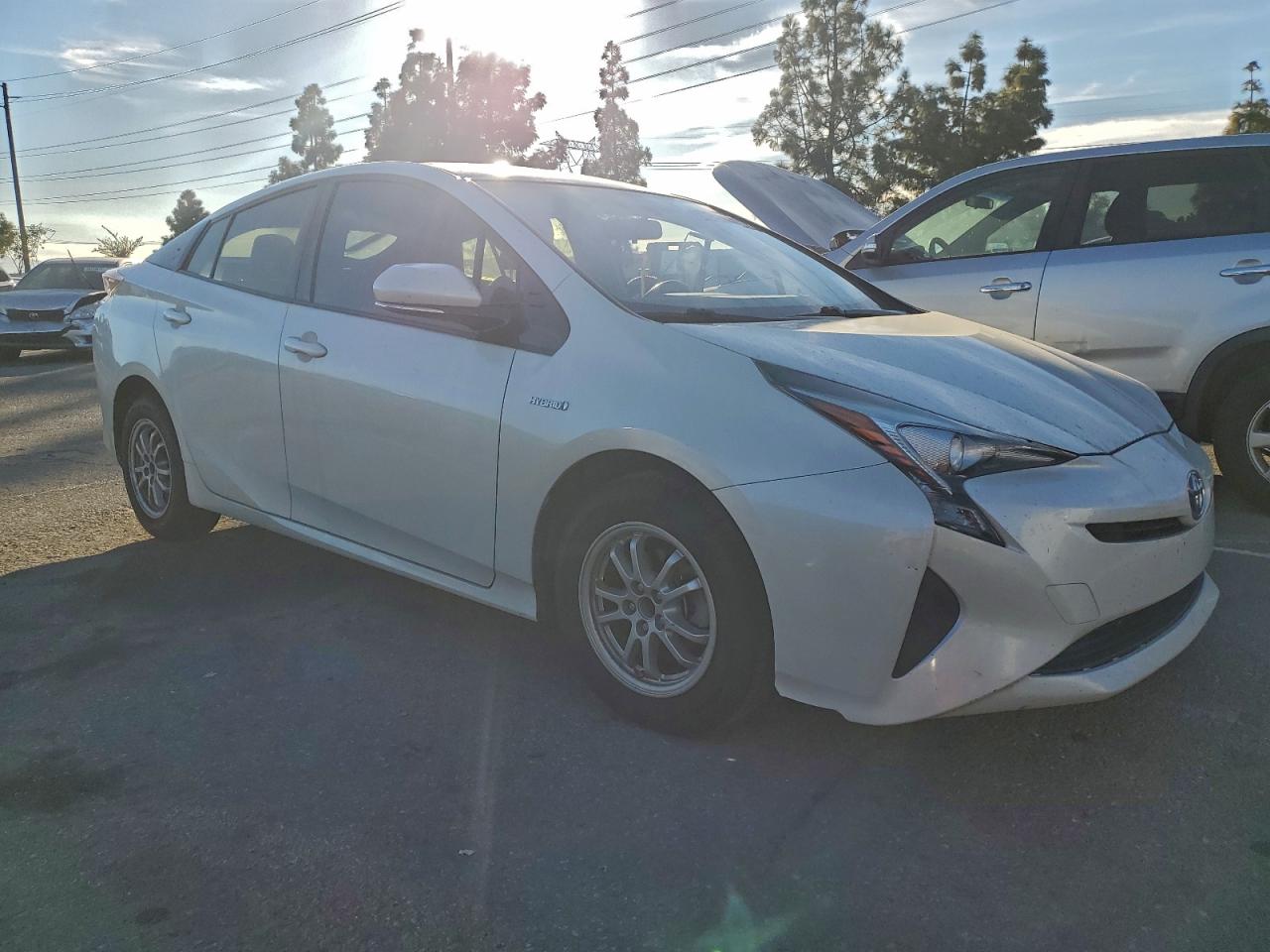 2016 TOYOTA PRIUS THREE photo 4