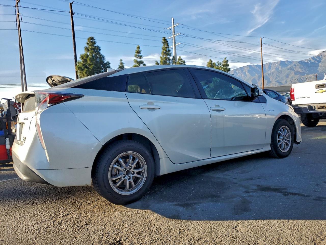 2016 TOYOTA PRIUS THREE photo 3
