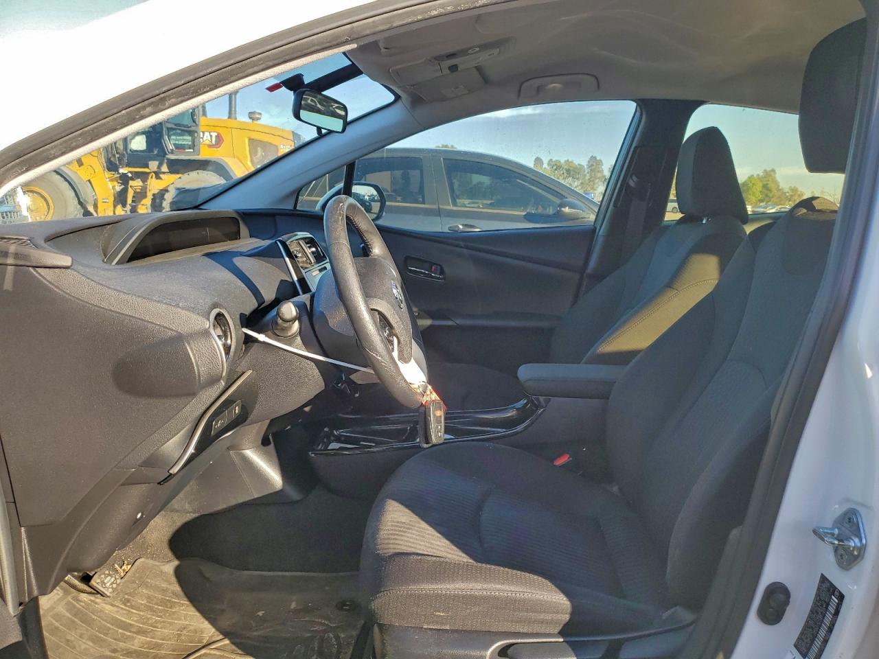 2016 TOYOTA PRIUS THREE photo 7