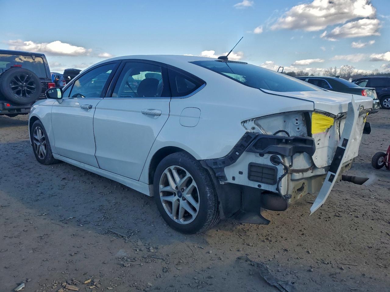 2015 FORD FUSION SE photo 2