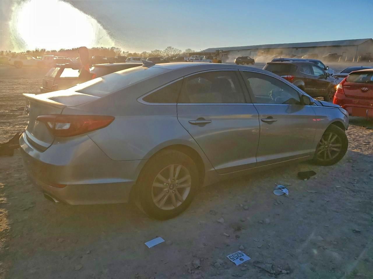 2015 HYUNDAI SONATA SE photo 3