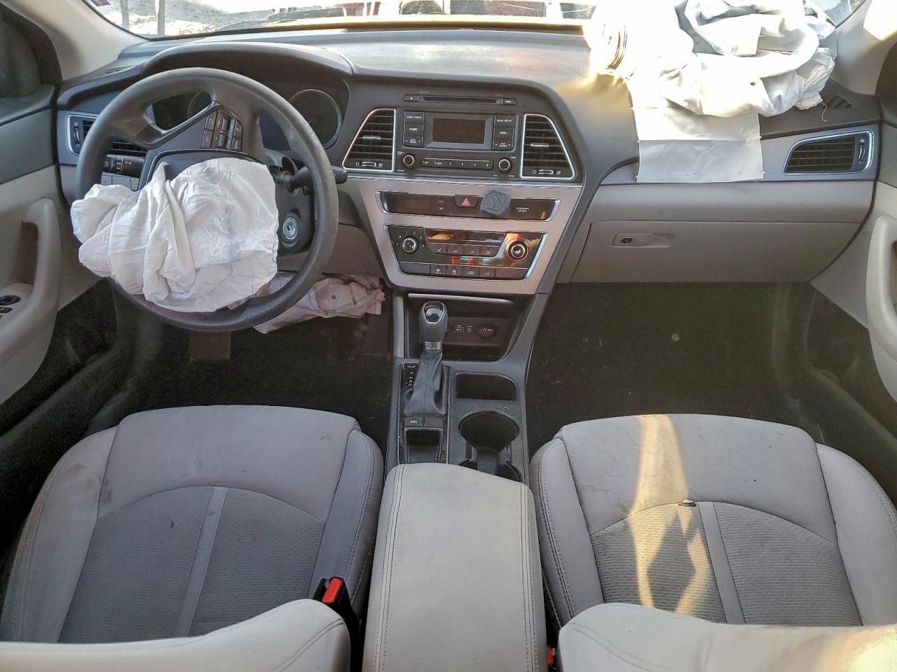2015 HYUNDAI SONATA SE photo 8