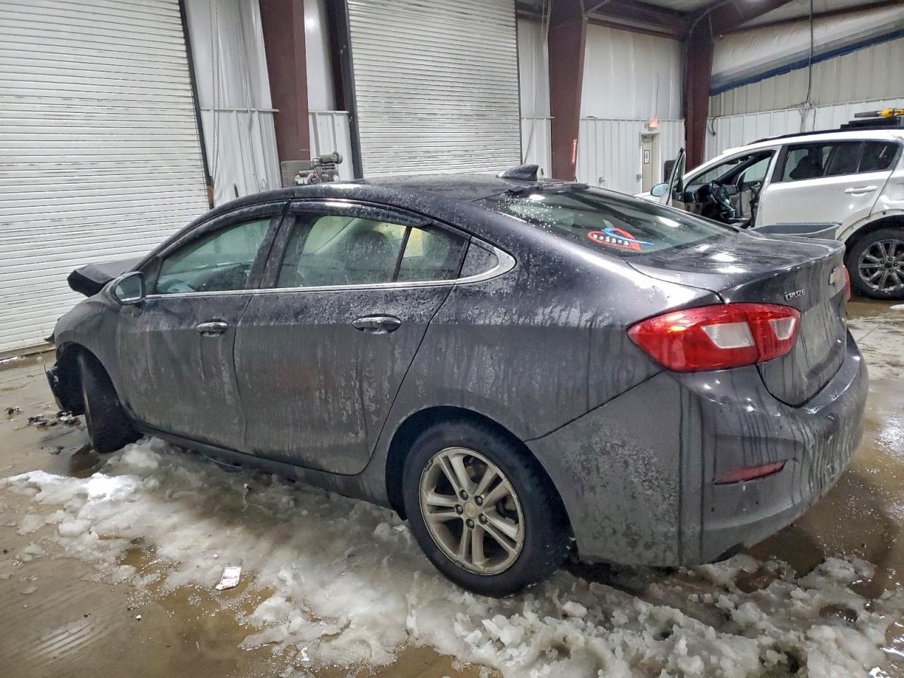 2017 CHEVROLET CRUZE LT photo 2