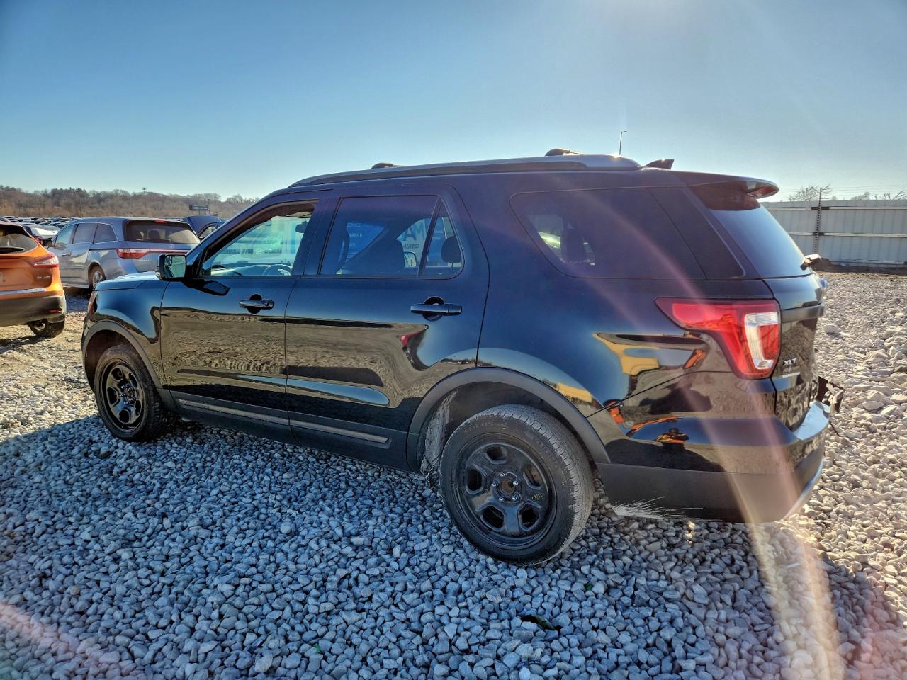 2017 FORD EXPLORER XLT photo 3