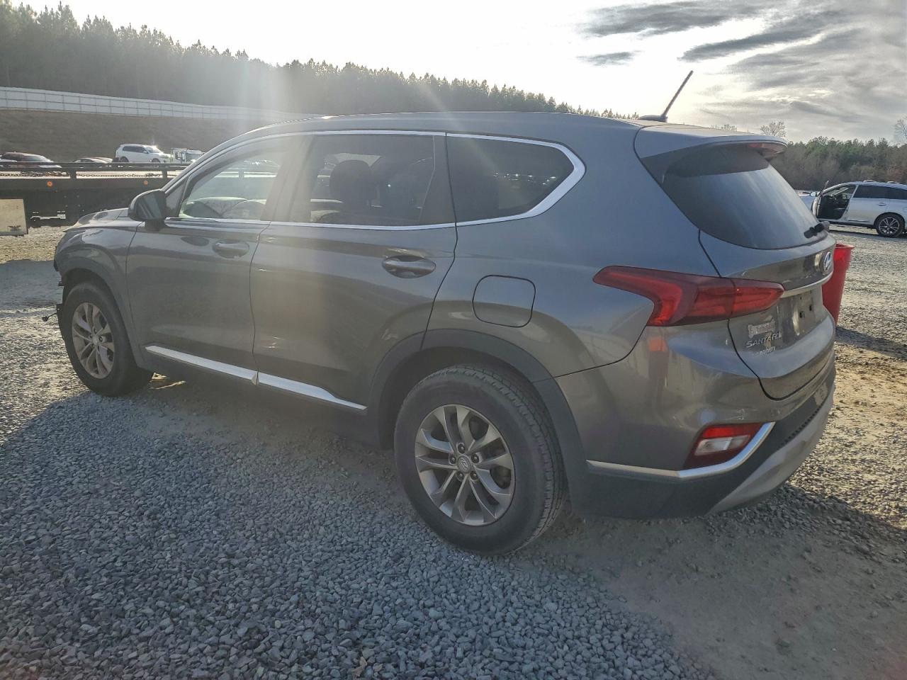 2019 HYUNDAI SANTA FE SE photo 3