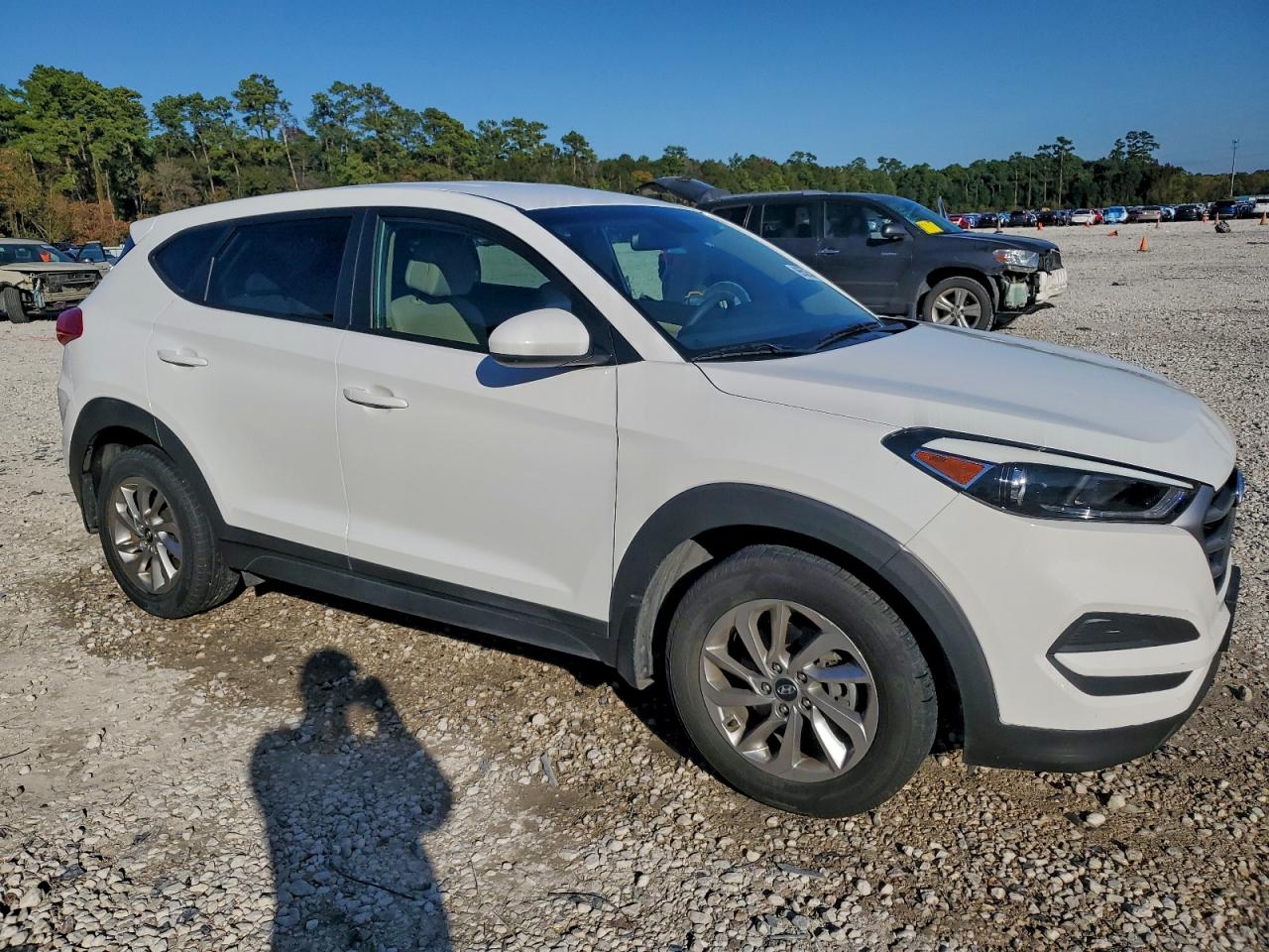 2017 HYUNDAI TUCSON SE photo 4