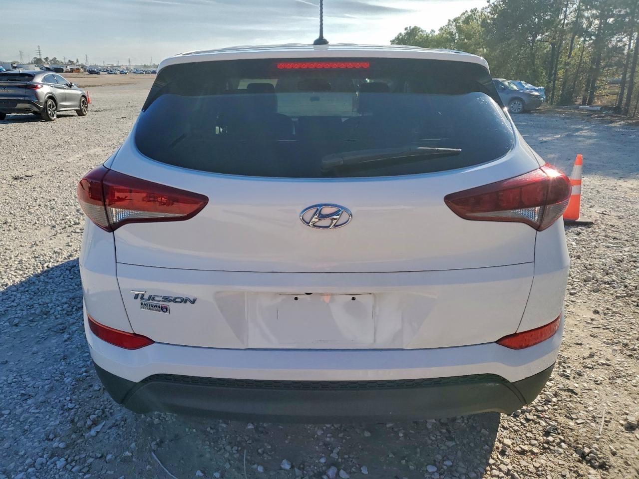 2017 HYUNDAI TUCSON SE photo 6