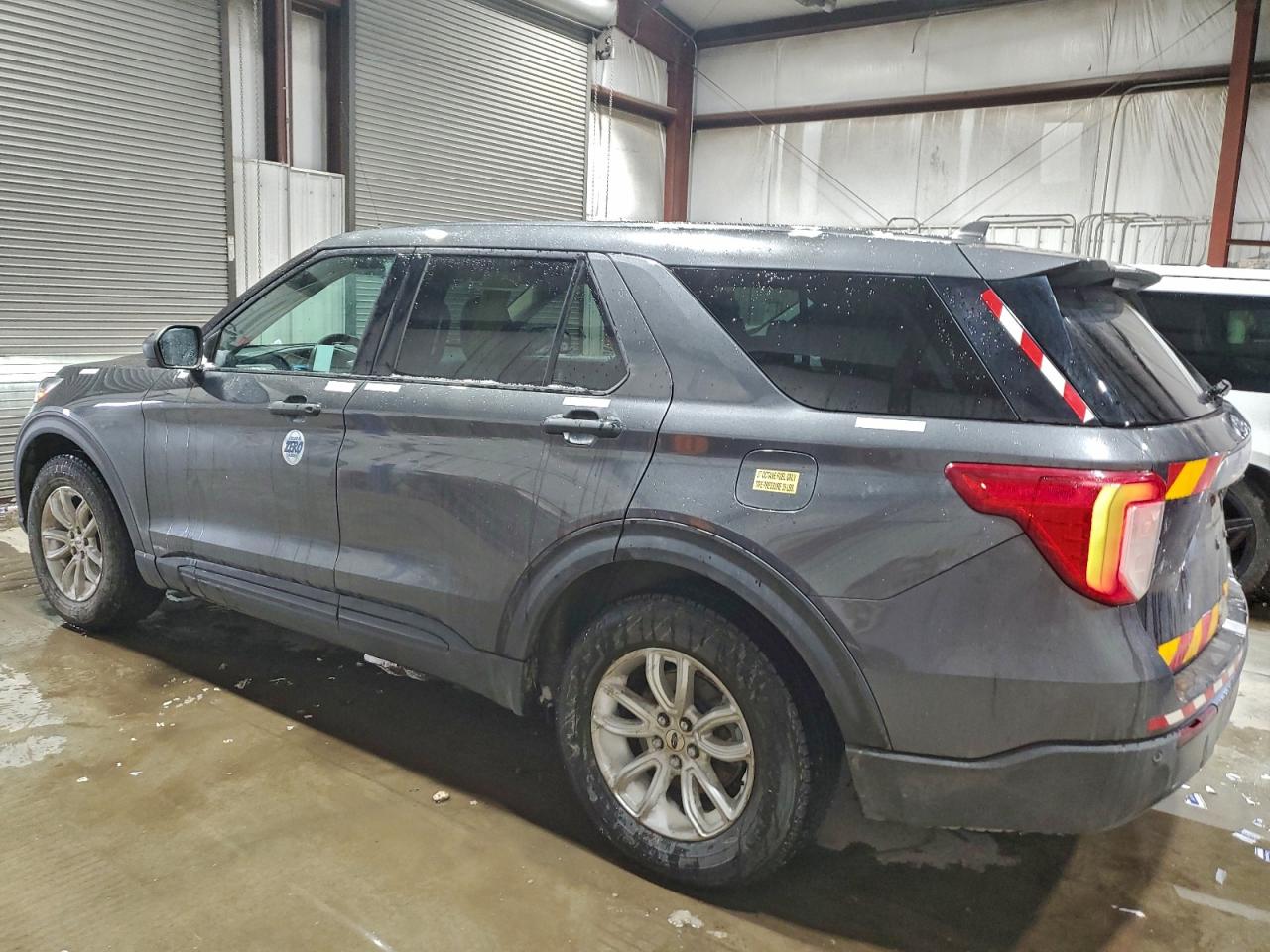 2020 FORD EXPLORER photo 2