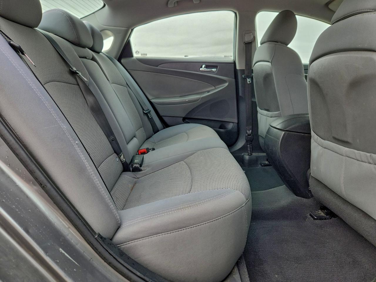 2013 HYUNDAI SONATA GLS photo 10