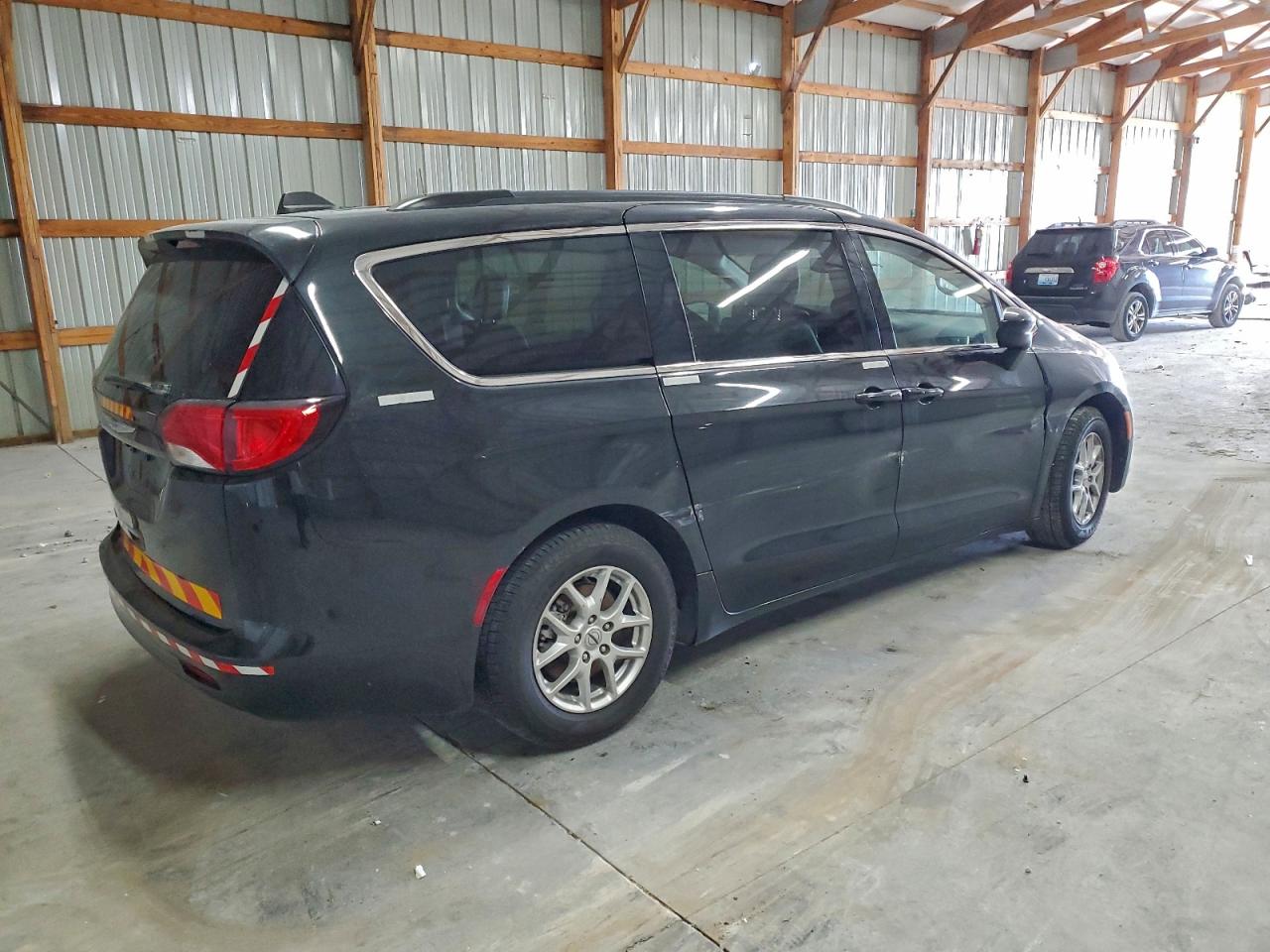 2021 CHRYSLER VOYAGER LXI photo 3