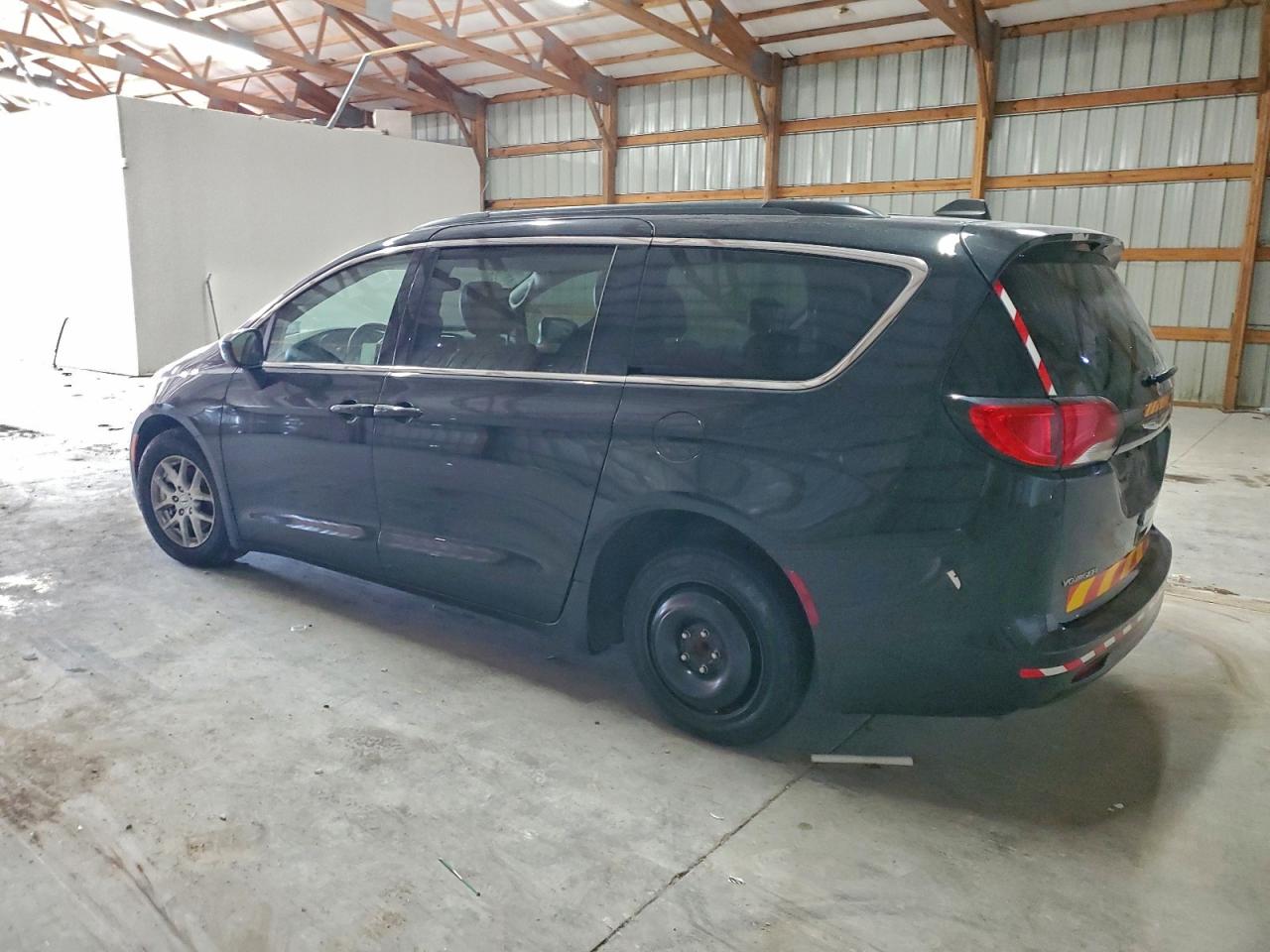 2021 CHRYSLER VOYAGER LXI photo 2