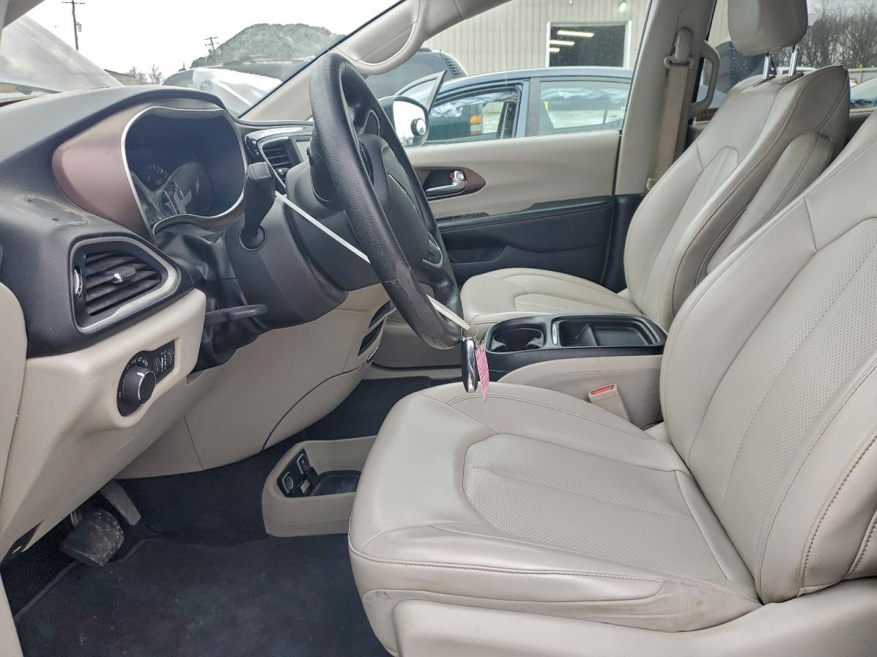2021 CHRYSLER VOYAGER LXI photo 7