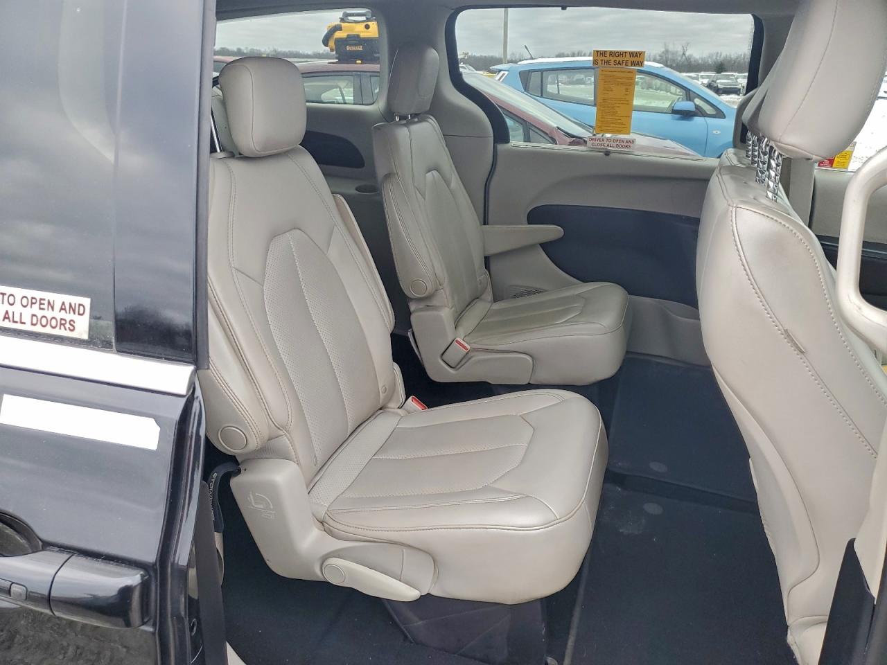 2021 CHRYSLER VOYAGER LXI photo 11