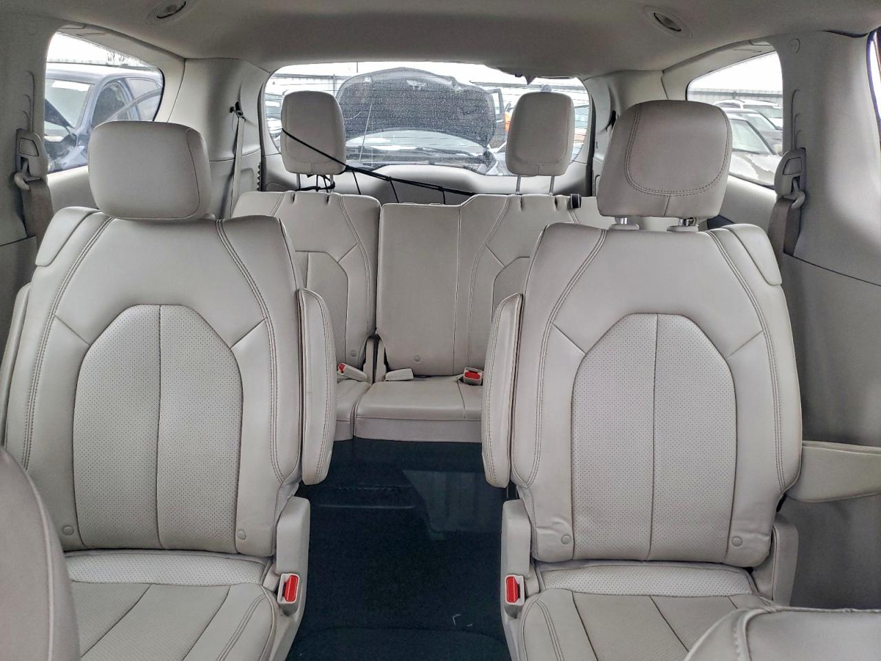 2021 CHRYSLER VOYAGER LXI photo 10