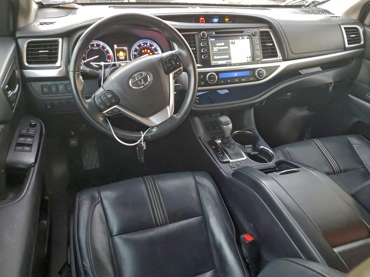 2018 TOYOTA HIGHLANDER SE photo 8